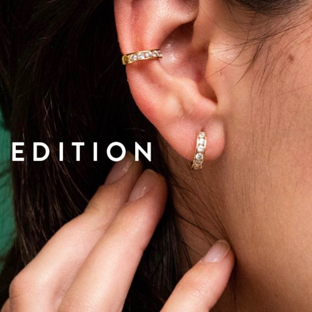 NEW Mejuri Feature Edition White Sapphire Huggies